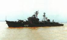 早期裝備76式57毫米雙聯裝艦炮的132艦