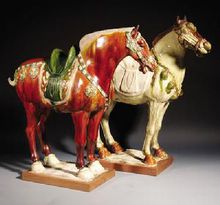 唐三彩馬俑