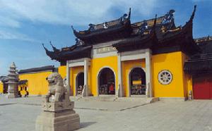 天寧寺歷經滄桑，屢毀屢建達五次，五代時南唐與吳國戰爭寺院遭毀滅