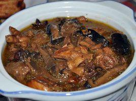 金櫻根燉雞 金櫻根燉雞