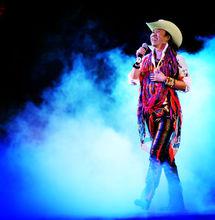 歌手春雷登台家