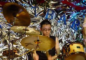 張越[鼓手]