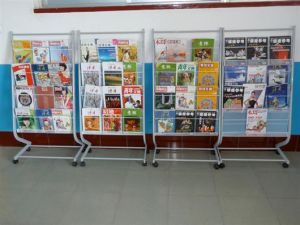 教學樓樓道內的讀書角