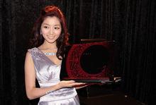 模特展示華碩新品