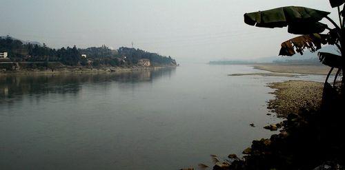 岷江犍為縣下渡鄉沙壩村段