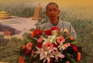 三華寺主持果龍法師