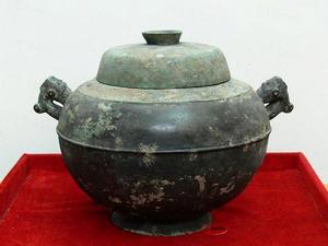 青銅雙龍首缶 青銅雙龍首缶