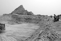 貴州某地堆積如山的磷石膏廢渣場
