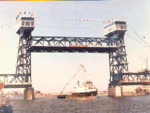 垂直升降開啟橋 海門大橋