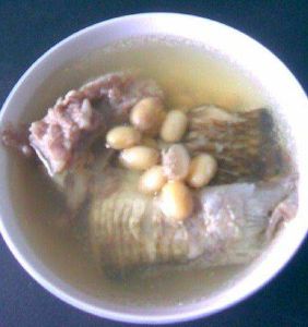 黃綠豆煲魚骨湯 黃綠豆煲魚骨湯
