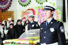 民眾向譚運生遺體告別