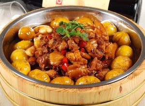 栗子煲雞 栗子煲雞