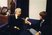 約翰&middot;迪芬貝克接受採訪