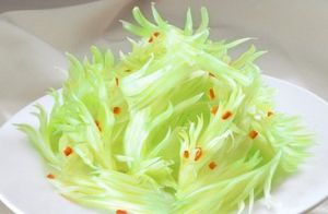 木耳核桃拌西芹 木耳核桃拌西芹