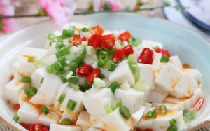 油炸辣椒拌豆腐 油炸辣椒拌豆腐