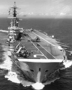 鷹級航空母艦 鷹級航空母艦