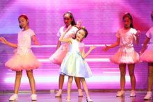 鄧文怡《睫毛彎彎》