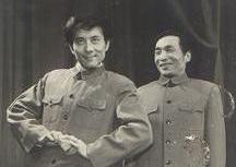 仇小豹、蔣明孝表演相聲《愛優點》