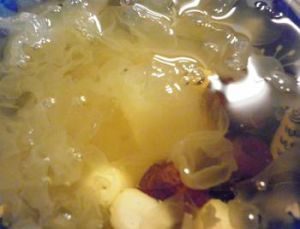 杏仁銀耳湯 杏仁銀耳湯