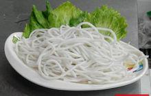 一擔挑新鮮土豆粉