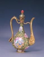 《清乾隆金胎鏨胎琺瑯嵌畫琺瑯執壺》 《清乾隆金胎鏨胎琺瑯嵌畫琺瑯執壺》