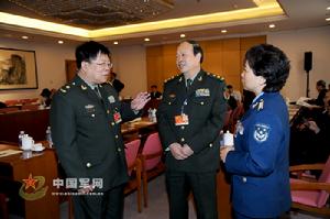 宋振鐸(左)在參加全國政協會議