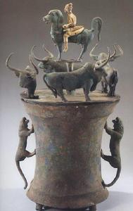 四牛鎏金騎士銅貯貝器