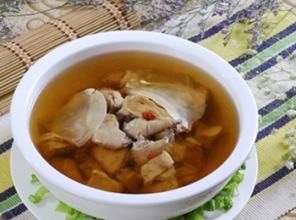 乳鴿雪耳瘦肉湯 乳鴿雪耳瘦肉湯