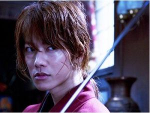 真人版《浪客劍心》佐藤健飾演主人公“劍心”。