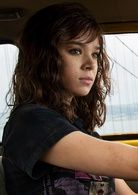 查莉·沃特森   演員 海莉·斯坦菲爾德