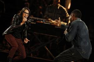 決賽與導師Usher合唱