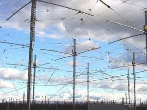 位於美國阿拉斯加的美軍HAARP項目，能用高頻電磁波束控制高層大氣