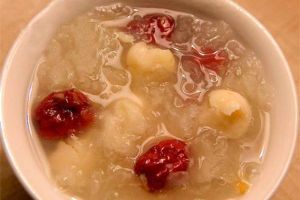 紅棗白木耳瘦肉湯 紅棗白木耳瘦肉湯