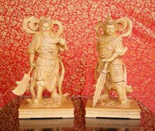 左一伽藍菩薩銅像、右一韋馱菩薩像