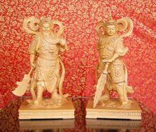 左一伽藍菩薩銅像、右一韋馱菩薩像