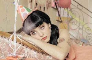 梅蘭妮·馬丁內茲 梅蘭妮·馬丁內茲