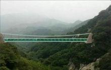 七峰山全長約188米懸空玻璃橋