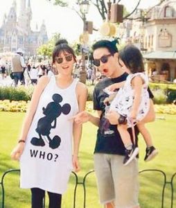 楊銘威一家三口