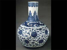 青花纏枝花蕉葉天球瓶 青花纏枝花蕉葉天球瓶