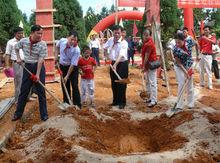 譽興希望國小奠基--前排二為張北京