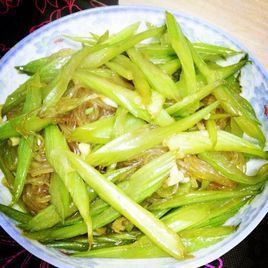 芹菜炒水晶粉 芹菜炒水晶粉