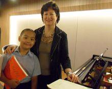 鋼琴系主任卡普林斯基指導小演奏家劉澤鍇