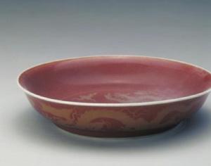 鮮紅釉金彩雲龍紋盤 鮮紅釉金彩雲龍紋盤