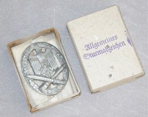 還有一種盒裝的徽章