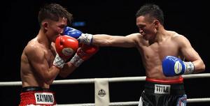 中國拳手李翔（右）