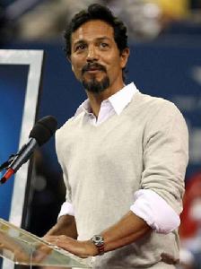 霍亂時期的愛情[美國2007年邁克&middot;內威爾執導電影]