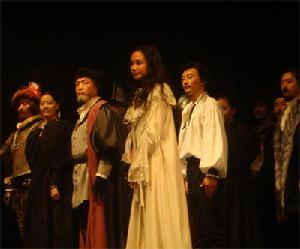 程莉莎挑梁《哈姆雷特》獲好評郭曉冬給獎勵