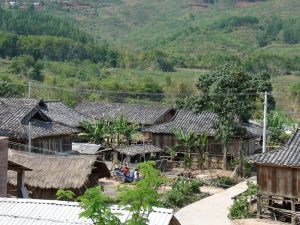 納卓二隊村 納卓二隊村