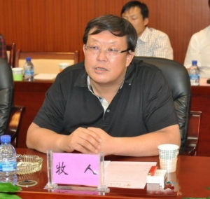 牧人[內蒙古烏審旗原旗委書記]