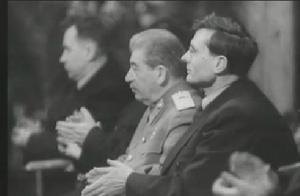 蘇斯洛夫（右一）與史達林